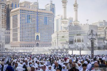 Arab Saudi cabut syarat vaksin meningitis untuk umrah