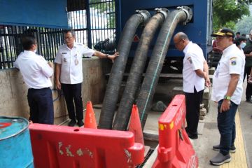Wali Kota Jakpus rutin cek pompa air antisipasi genangan