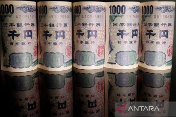 Yen jatuh tembus 145 per dolar, otoritas Jepang berpotensi intervensi