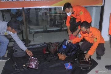 BARANG-BARANG KORBAN KAPAL TERBAKAR DI NTT