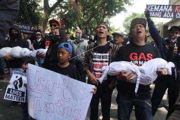 Unjuk Rasa Aremania Di Kejaksaan