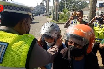 Ada pembagian helm dan sembako pada operasi zebra di Tangerang Kota