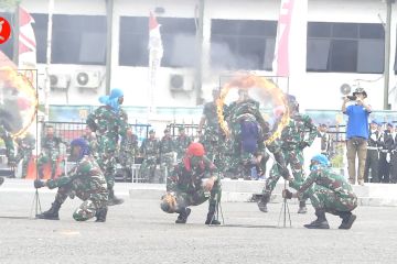 Aksi ketangkasan dan tarian meriahkan HUT ke-77 TNI di Banjarbaru