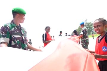 Bentangkan Merah Putih sepanjang 1 km, pemuda Papua ajak jaga NKRI