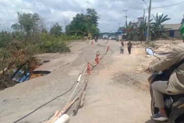 Jalan nasional longsor di Tanah Bumbu Kalsel dipasangi cerucuk