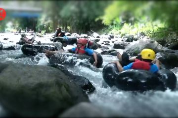 Melihat keseruan tunanetra saat  meluncur bebas menyusuri sungai