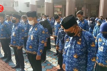 Pemkot Tangerang mengheningkan cipta untuk korban kerusuhan Kanjuruhan