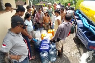 Pipa diterjang banjir, PUPR salurkan air bersih ke warga Jembrana Bali