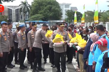 Polda Aceh serahkan bantuan 3.475 paket sembako untuk masyarakat