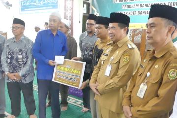 Program Banjarmasin Taqwa salurkan zakat bagi 208 marbot masjid