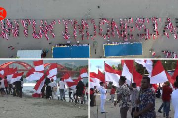 1.000 bendera merah putih berkibar di Pantai Holtekam