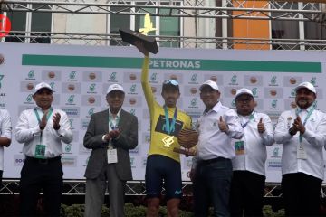 Jaket kuning tour de Langkawi 2022 milik Ivan Sosa