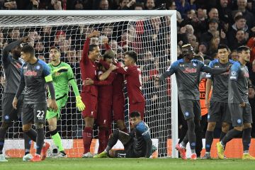 Liverpool akhiri fase grup dengan kemenangan 2-0 atas Napoli