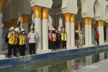 Pejabat Kementerian PUPR tinjau Masjid Sheikh Al Zayed di Solo