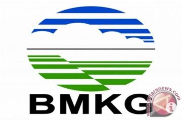 BMKG memprakirakan DKI berawan hingga hujan petir pada Minggu