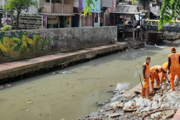 Pemkot Jakpus tata wilayah di Kali Sentiong