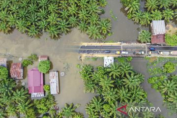 Banjir di Jalan Lintas Tapaktuan