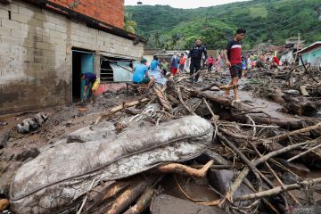 Banjir akibat hujan deras landa Puerto La Cruz, Venezuela