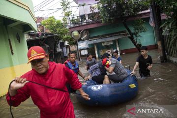 Hujan mengguyur Jakarta, sejumlah wilayah di ibu kota terendam banjir