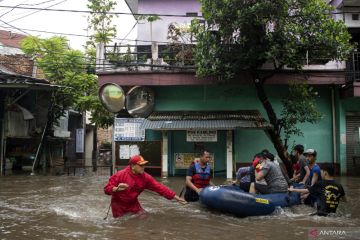 DKI kemarin, dari APBD 2023 hingga 10 lokasi jalan tergenang