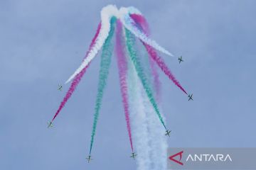 Atraksi Red Arrows angkatan udara Inggris di Doha