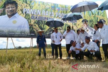 Mentan apresiasi Sultra tingkatkan produktivitas petani padi