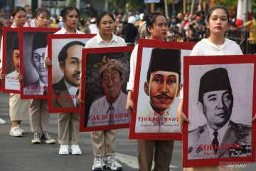 Parade Surabaya Juang songsong Hari Pahlawan