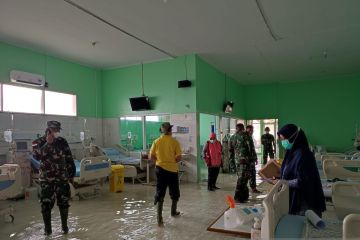 86 Pasien RSUD Abdul AZIS Singkawang di pindahkan akibat banjir