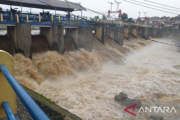 Bendung Katulampa Bogor siaga 3 banjir Jakarta