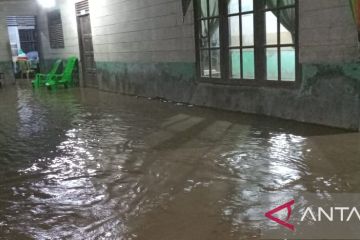 Warga Aceh Timur mengungsi akibat banjir bertambah jadi 2.693 jiwa