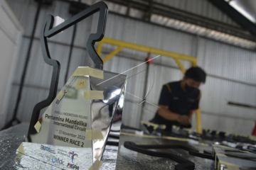 Trofi WSBK Mandalika dibuat di Bali