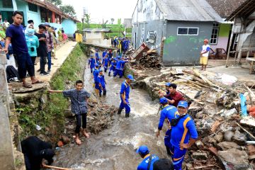 Penanganan pascabanjir di Banyuwangi