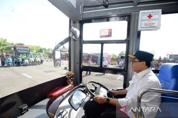 Menhub cek bus listrik merah putih dukung mobilitas di KTT G20