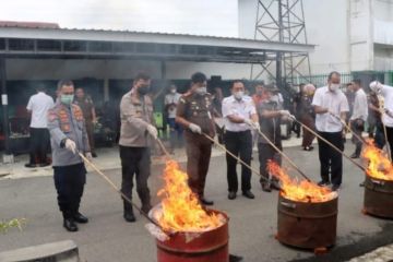 Kejari Binjai musnahkan barang bukti  telah berkekuatan hukum tetap