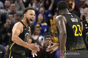 Stephen Curry selamatkan Warriors dari situasi genting lawan Cavaliers
