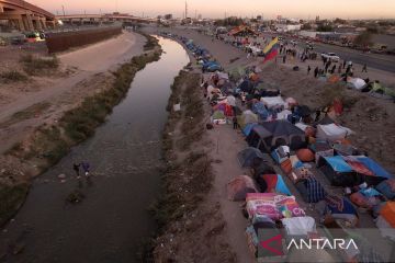 Kamp migran di tepi sungai Rio Bravo Meksiko