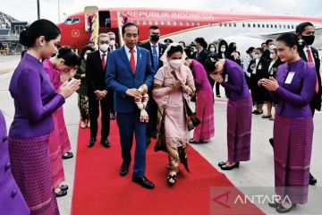 Presiden Jokowi beserta rombongan mendarat di Bangkok
