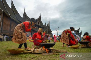 Festival pesona Minangkabau di istano basa Pagaruyuang