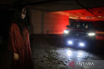 Wahana lorong misteri drive thru