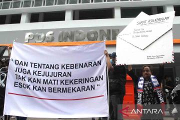 Aksi Aremania kirim surat massal untuk Presiden Joko Widodo