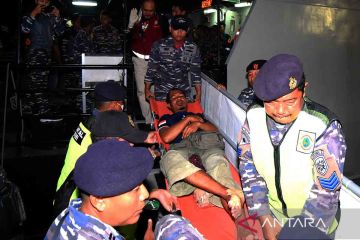 Evakuasi korban kapal Mutiara Timur 1 di perairan Bali