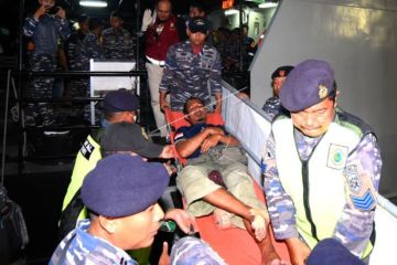 Evakuasi Korban Kapal Terbakar
