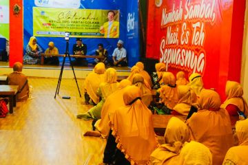 Ratusan ibu-ibu pengajian Surabaya doakan Golkar sukses di 2024