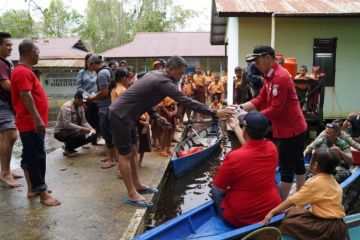 Bupati Kapuas Hulu minta camat siapkan posko pengungsian korban banjir