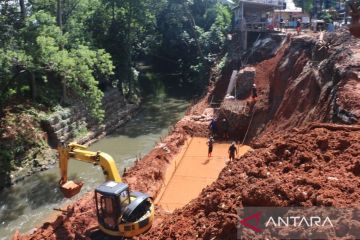 Pengembang di Jaktim diminta tepat waktu perbaiki turap longsor