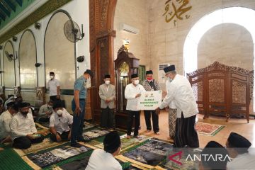 Wapres serahkan bantuan Baznas "microfinance" di Masjid Agung Jateng