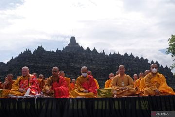 Doa bersama International Buddhist Conference Indonesia di Candi Borobudur