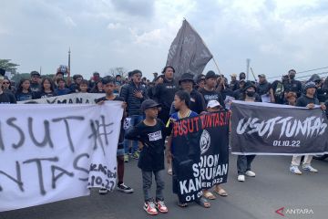 Aremania gelar aksi solidaritas di sejumlah titik di Kota Malang