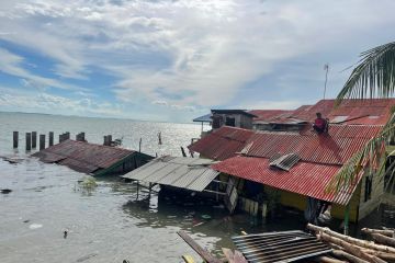 Satu unit rumah di Tanjungpinang roboh akibat angin kencang
