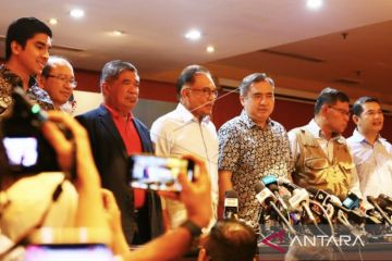 Anwar Ibrahim beri keterangan pers